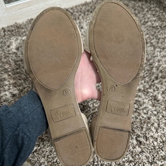 Fioni Cream Suede Sandals with ankle strap size 8 - Picture 7 of 7